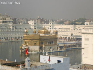 Amritsar - Uitzicht over de Golden Temple vanuit ons hotel