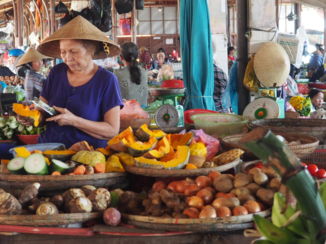 Hoi An - Fruitverkoopster in de oude markthal