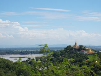 Mandalay - Uitzicht vanaf de tempel nabij Sagaing