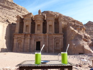 Petra - Rust boven uit en geniet van een heerlijk koel drankje.