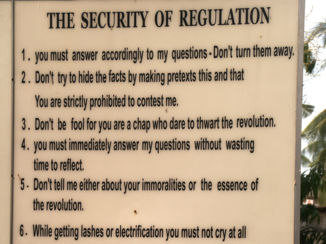 Tuol Sleng Museum - Een aantal van de strikte regels