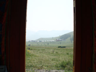Mongolië - Uitzicht naar buiten vanuit een gertent