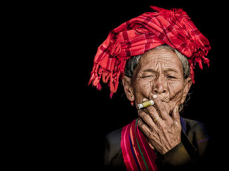 Myanmar - rokende vrouw