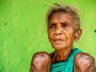 Riksja India - oude vrouw