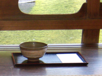 Japan - Groene thee in een theehuis.