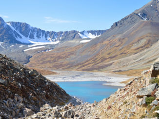 Mongolië - knalblauwe bergmeren in het Altai gebergte