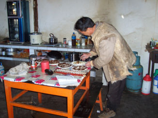 Tiger Leaping Gorge - Ontbijt wordt klaar gemaakt