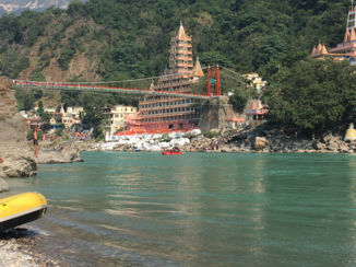 India - Een van de grote bruggen over de Ganges