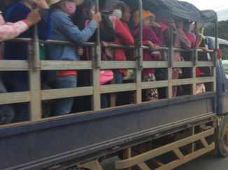 Cambodja - Phonm Phen, vervoer naar de fabrieken