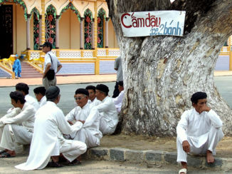 ANWB Vakantie - Bij de Cao Dai Tempel voordat de dienst begon.