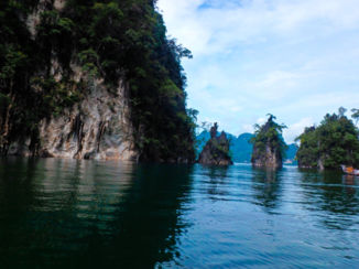 Khao Sok National Park - Kalksteen kliffen die uit water herrijzen
