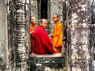 Angkor Wat - Monniken in een van de tempels