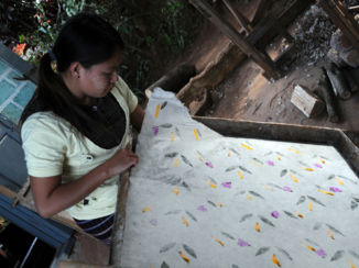 Myanmar - Shan-regio. Handgeschept papier voor o.a. de parasols