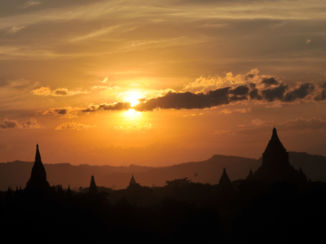 Myanmar - Zonsondergang over Bagan