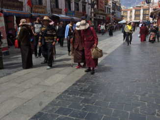 Tibet - Straat in de oude Tibetaanse wijk in Lhasa