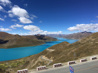 Tibet - Yamdrok zoutmeer op 4800 m Tibet