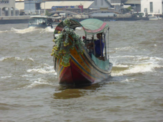 Bangkok - Woelige baren