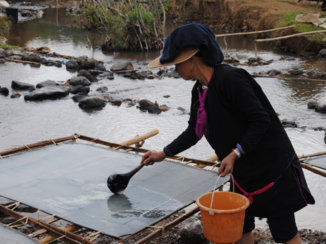 Laos - wierbladen scheppen