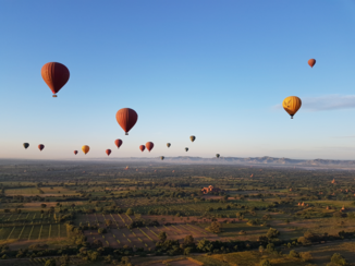 Bagan - Het tempelcomplex vanuit een luchtballon