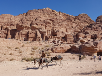 Petra - Bedouinen op ezels bij Petea