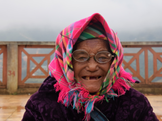 Rondreis Vietnam in twee weken - Mooie dame in SAPA