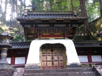 Japan - Ingang naar het graf van de 2e shogun in Nikko